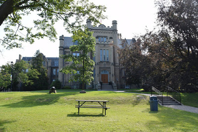 Trafalgar Castle School (401 Reynolds Street)