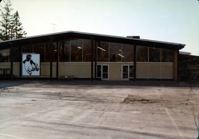 Store at 419 Dundas Street E