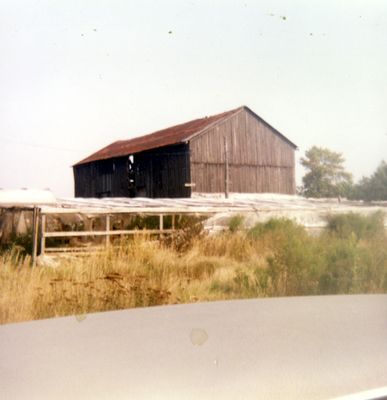 Barn on Base Line Road between Whitby and Ajax