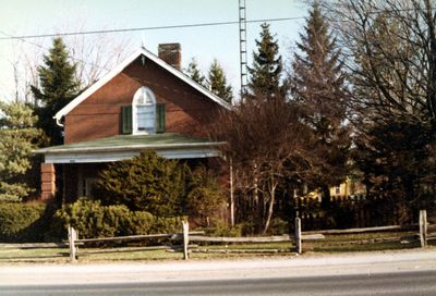 House at Dundas and Pine Streets