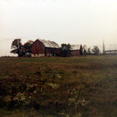 Barn on Base Line Road, near Thickson Road