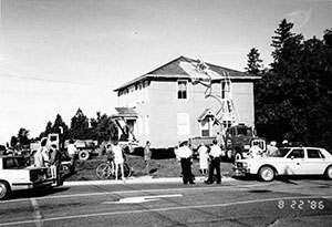 Moving Jabez Lynde House