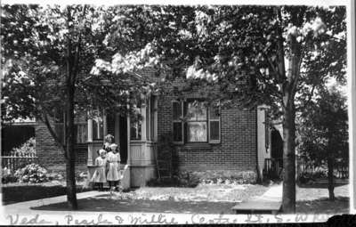 Veda Luke, Pearla Luke and Millie Luke standing in front of the residence of W.J. Luke, c.1907