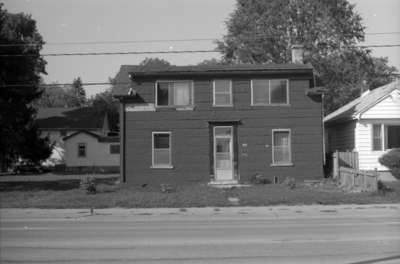 House at 924 Brock Street South, September 1999