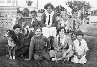 Family of Charles and Elizabeth Lowes, c.1930