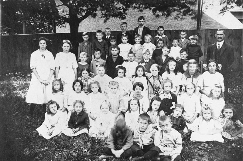 Dufferin Street School Students, 1915 Whitby Digital Newspaper Collection