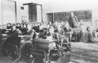 Whitby Collegiate Institute Class, c.1911