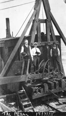 'The Clam' at Whitby Harbour, 1915