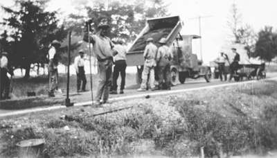 Paving Kingston Road, 1923