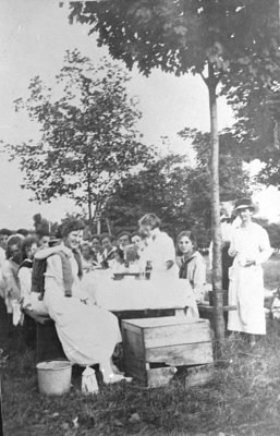 St. John's Anglican Church Junior Auxiliary Picnic, 1923