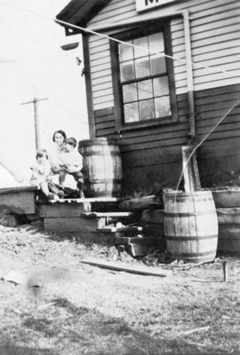 Mrs. Painter and children, c.1930