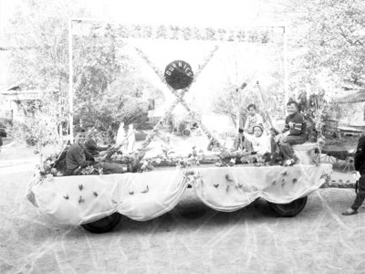 Whitby Dunlops Allan Cup Parade Float, 1957