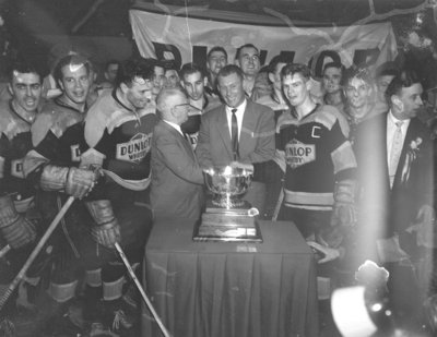 Whitby Dunlops with W.A. Hewitt Trophy, 1957