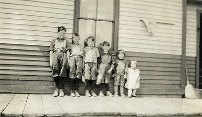 Painter Family Children at Myrtle Station, c.1926