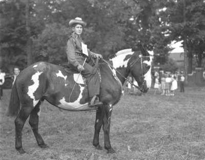 Bobby Clarke riding a horse (Image 1 of 2)