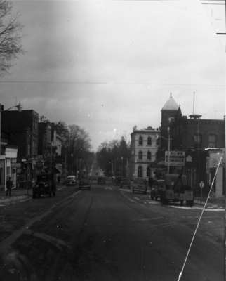 Dundas Street looking east from Byron Street in winter