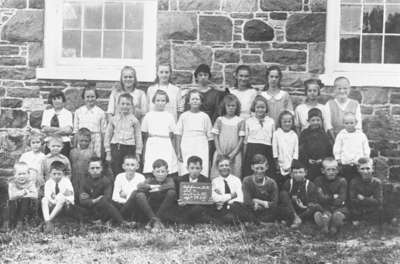 Class Photo, Ashburn School, 1922