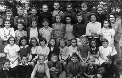 Myrtle Public School Class, 1945