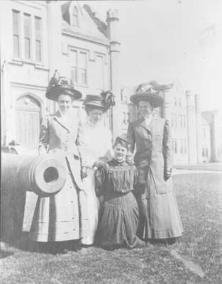 Students at Ontario Ladies' College, 1908