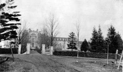 College Gates and Gilbert Street, 1917