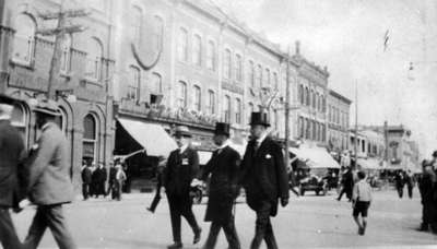 Dignitaries crossing Brock Street at Cenotaph Dedication, 1924