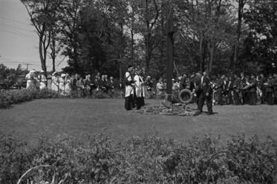 Dedication of cross at Legion Plot in Groveside Cemetery, 1936