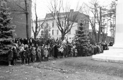 Armistice Service at Cenotaph, November 1939