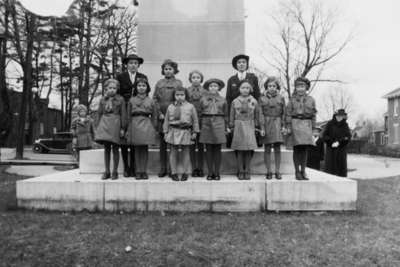 Brownies at Cenotaph on Remembrance Day, November 1939