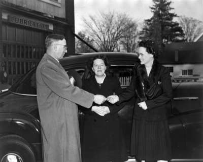 Presentation of keys for car to the Victorian Order of Nurses, October 1947