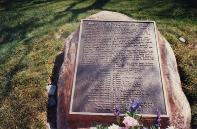 Colour photo of the Simcoe Point Pioneer Cemetary monument.