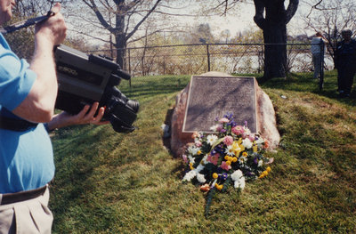 Colour photo of the Simcoe Point Pioneer Cemetery monument.