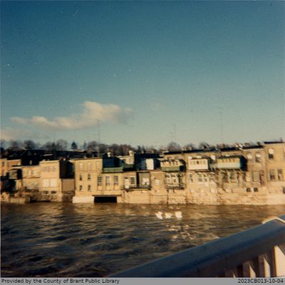 Photograph of Paris from the William Street Bridge