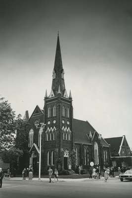 Knox Presbyterian Church, Oakville: exterior in the 1980s.