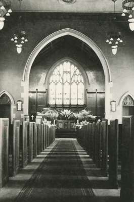 Knox Presbyterian Church, Oakville: interior.