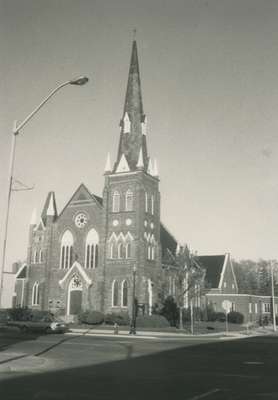 Knox Presbyterian Church, Oakville: exterior, 1988.