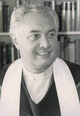 Reverend Harry McWilliams, Knox Presbyterian Church, Oakville, 1984-2006.