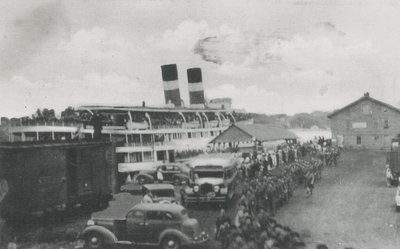 Troops arriving by S.S. Cayuga for Camp at Niagara-on-the-Lake.