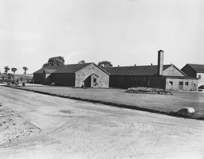 LH2713 - Benkers at No. 20 Elementary Flying Training School (exterior view)