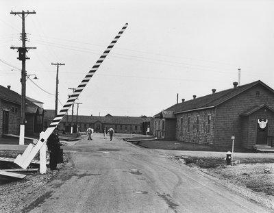 LH2724 - Entry gate, No. 20 Elementary Flying Training School