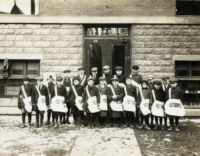 LH0170 Oshawa Reformer paperboys