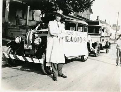 LH2853 Parade Float - Rogers Majestic Radios