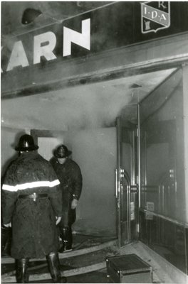 LH2844 Karn's Drugs fire - entrance