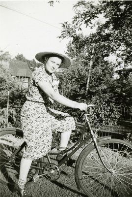 LH2666 Women - Unidentified - Bicycle