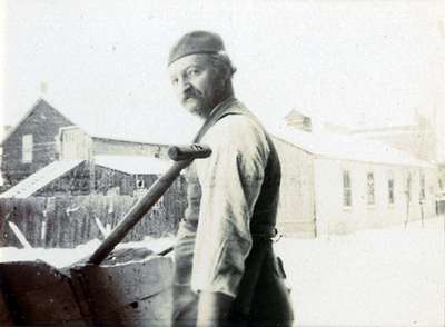 LH0822 Unidentified Man Working Outside Williams Piano