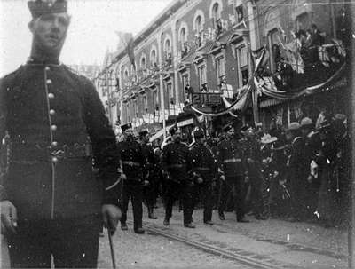 LH0742 Military Parade Downtown