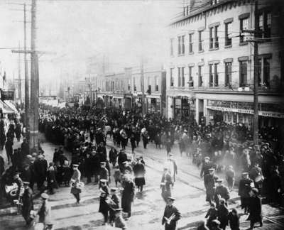 LH2149 Military Parade Downtown (3)