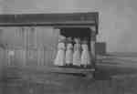 LH2089 Women at Refreshment Stand