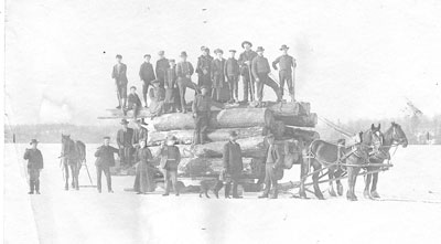 Load of Logs on Lake Rosseau - RI0003