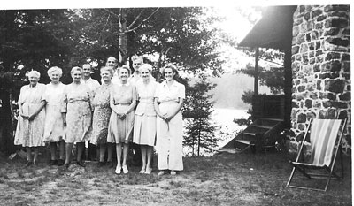 Elizabeth (Rolston) Atkinson with her children - RP0380