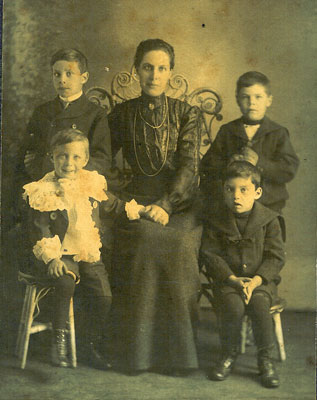 Topp (Beley), Mrs. Mary Eliza &quot;Birdie&quot;  with her four sons about 1906 - RP0005